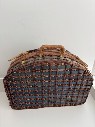 Vtg wicker basket - wicker, large