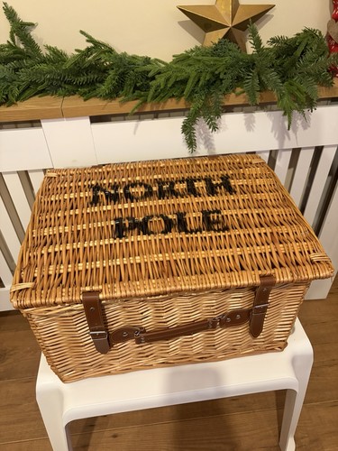 Viral north pole - north, rattan