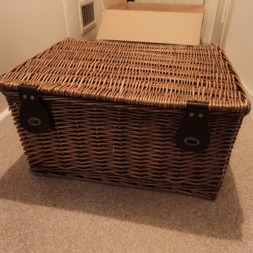 Wicker hamper picnic - m&s,
