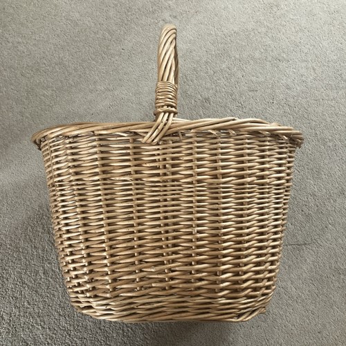 Large vintage wicker basket - large,