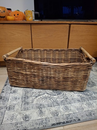 Vintage large wicker - large,