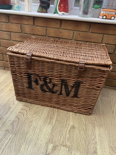 Extra large fortnum - &,
