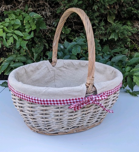 Large wicker shopping display - large, shopping/display