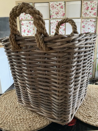 Large vintage wicker basket - large,
