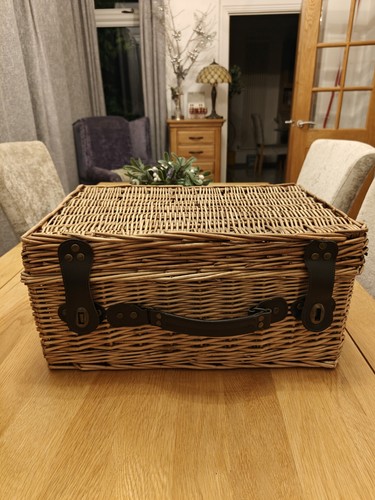 Large empty wicker - ,